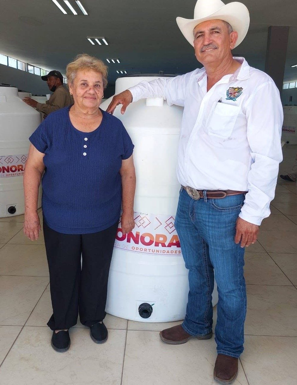 CONTINÚA LA ENTREGA DE TINACOS EN TEPACHE